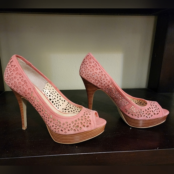 Enzo Angiolini Sully Pink Suede Laser Cut Peep-toe Pumps - Picture 5 of 9